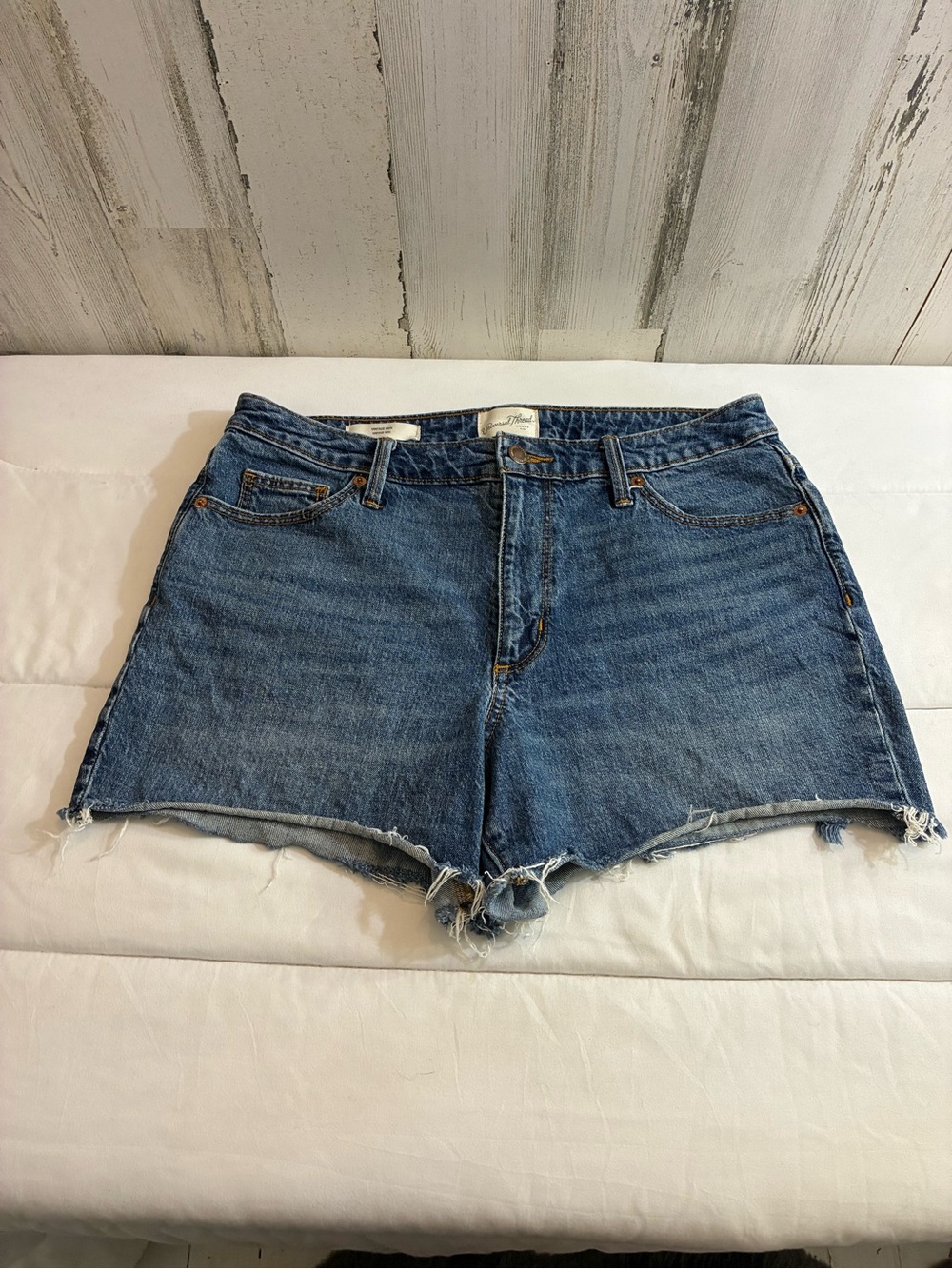 Universal Thread Women's Blue Denim Cutoff Jean Shorts vintage Midi Sz 10/30R